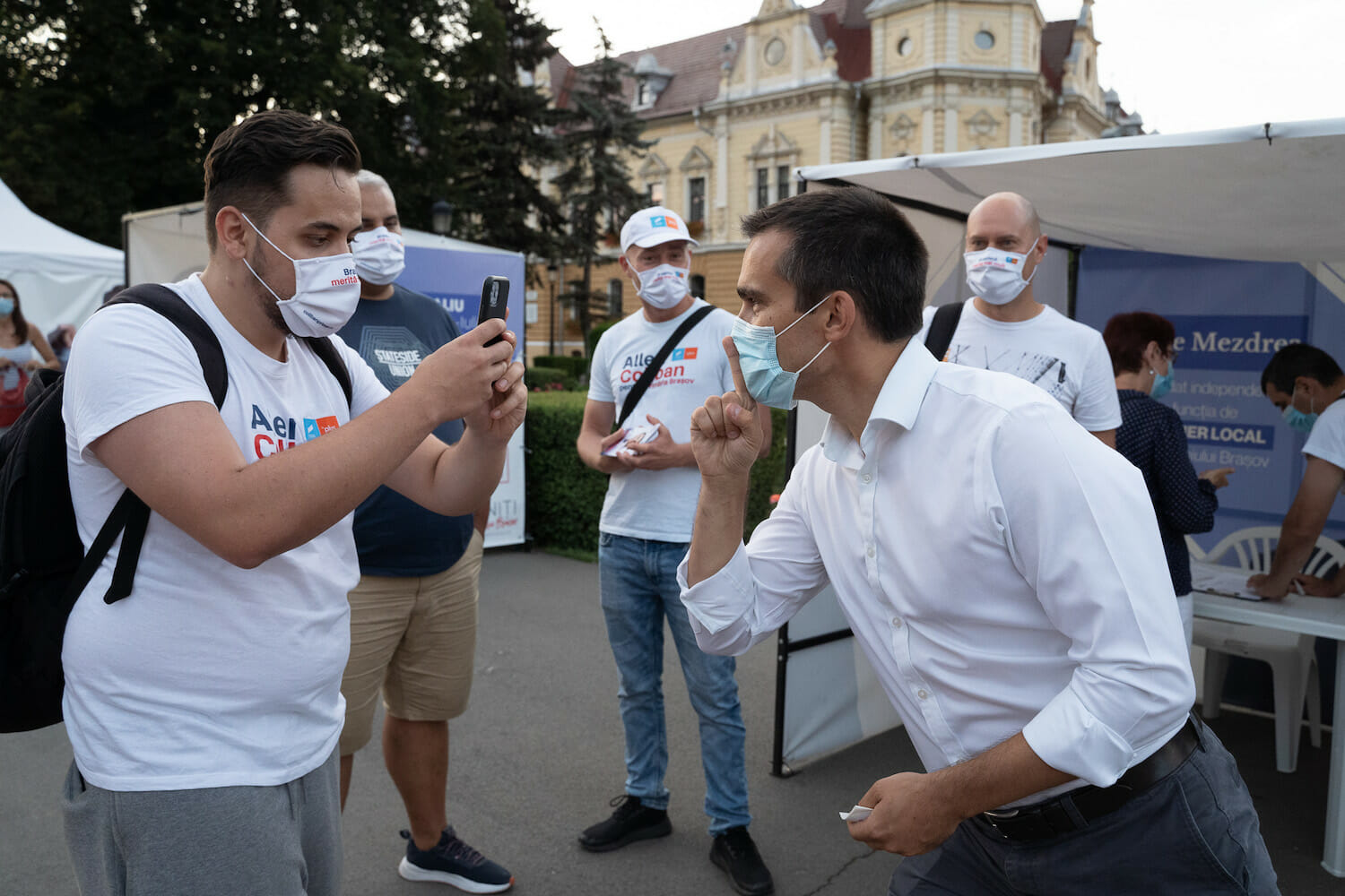 Un coleg în fotografiază pe Coliban